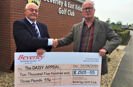 Golfers chip in with a donation for Daisy