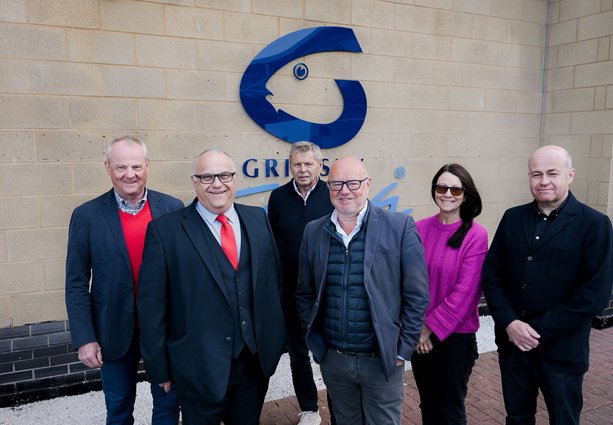 Icelandic shareholder warmly welcomed in first visit to Grimsby Fish Market since pandemic