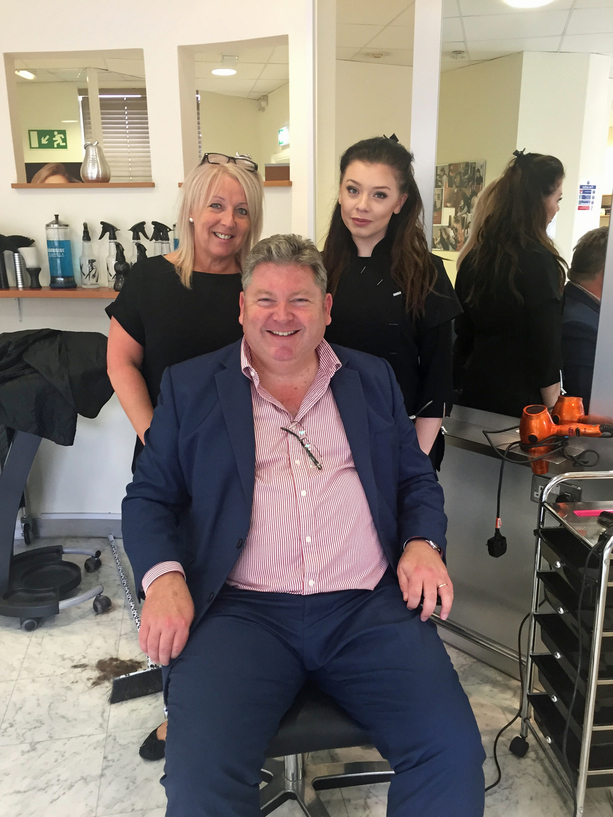 Singing trainee trims the Boss at Salon Apprentice!